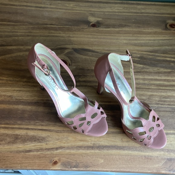 Almost New Beautiful Pink Heel shoes size 7 - Picture 2 of 4